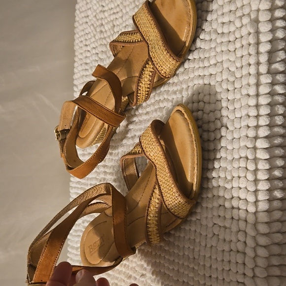 Born Leather Cascade Neutral Strappy Ankle Strap Sandal Boho Minimal Size 9 - Picture 2 of 7